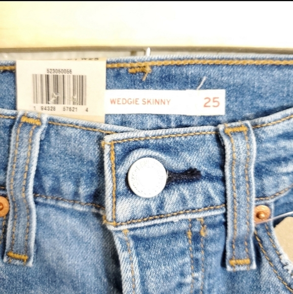 Levi's WEDGIE High Rise Skinny Jeans - Picture 8 of 10